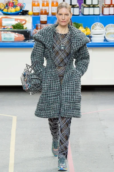 Look 18
